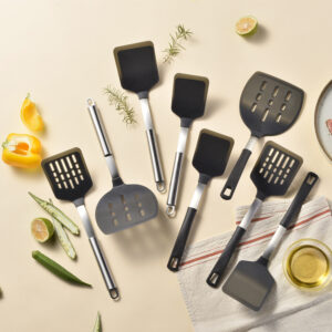 8pcs stainless steel kitchen utensils display on the table, 4pcs with stainless steel handle, 4pcs with plastic handle