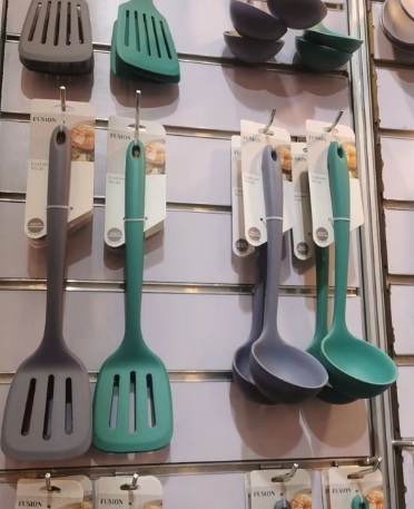 kitchen utensils with tie-card packing