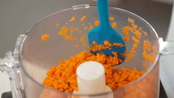 blue spatula with carrot
